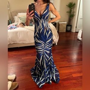 Bought it for an event I didn’t end up going to so it’s never been worn!